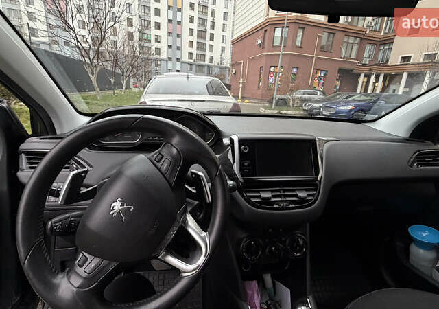 Серый Пежо 208, объемом двигателя 1.4 л и пробегом 184 тыс. км за 7700 $, фото 6 на Automoto.ua