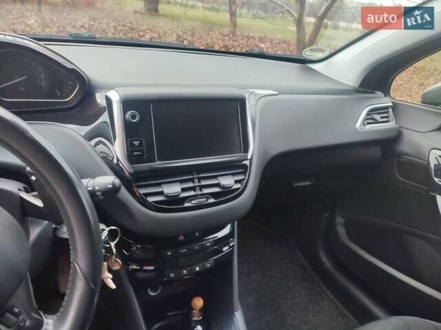 Серый Пежо 208, объемом двигателя 1.57 л и пробегом 190 тыс. км за 7700 $, фото 11 на Automoto.ua