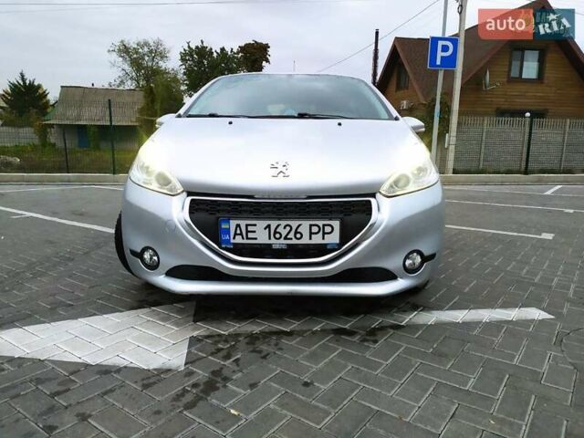 Пежо 208 2013 в Днепре (Днепропетровске) на Automoto.ua Серый Пежо 208, объемом двигателя 1.2 л и пробегом 175 тыс. км за 6200 $, фото 10 на Automoto.ua