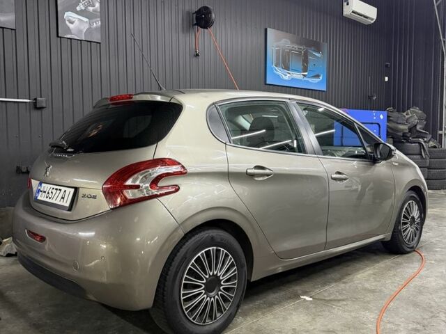 Серый Пежо 208, объемом двигателя 1.4 л и пробегом 258 тыс. км за 6700 $, фото 1 на Automoto.ua