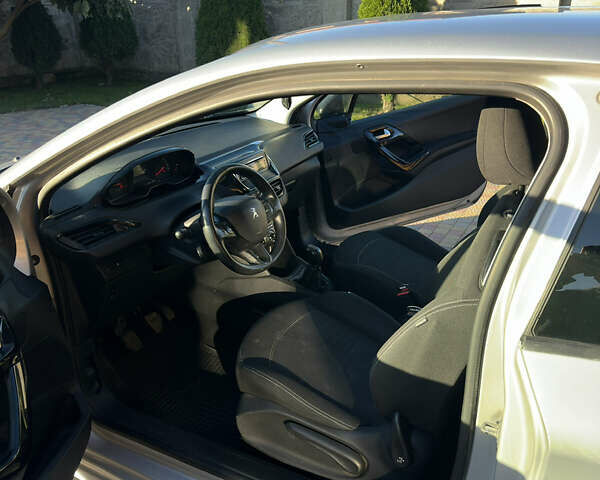 Пежо 208 2013 в Львове на Automoto.ua Серый Пежо 208, объемом двигателя 1.4 л и пробегом 227 тыс. км за 6500 $, фото 10 на Automoto.ua