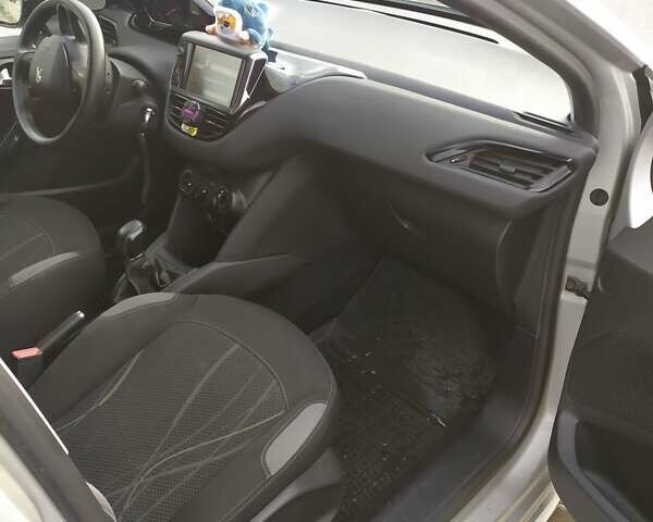 Пежо 208 2013 в Днепре (Днепропетровске) на Automoto.ua Серый Пежо 208, объемом двигателя 1.2 л и пробегом 175 тыс. км за 6200 $, фото 16 на Automoto.ua