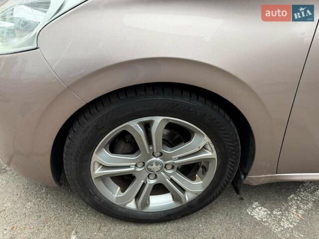 Серый Пежо 208, объемом двигателя 1.6 л и пробегом 136 тыс. км за 6390 $, фото 10 на Automoto.ua