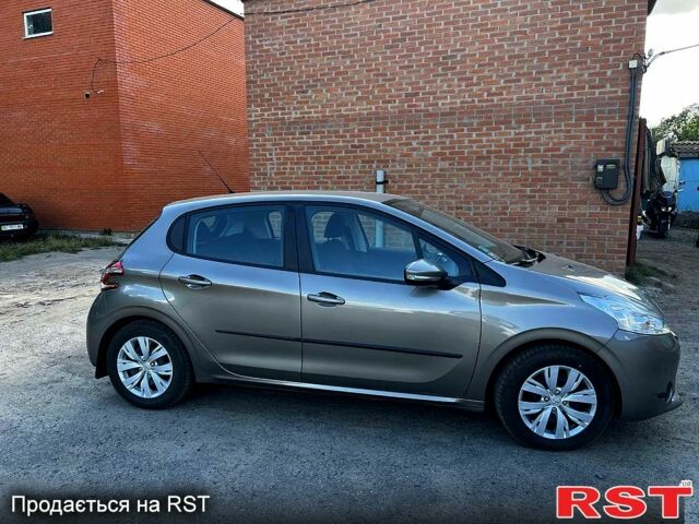 Серый Пежо 208, объемом двигателя 1.2 л и пробегом 44 тыс. км за 7200 $, фото 4 на Automoto.ua