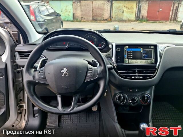 Серый Пежо 208, объемом двигателя 1.2 л и пробегом 73 тыс. км за 7500 $, фото 7 на Automoto.ua