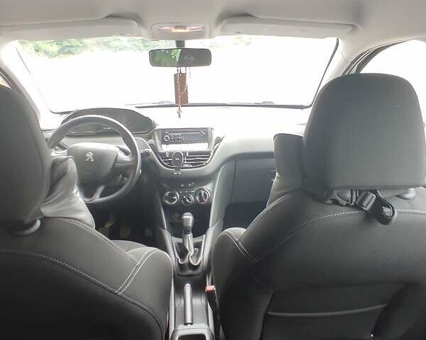 Пежо 208 2014 в Сокале на Automoto.ua Серый Пежо 208, объемом двигателя 1.4 л и пробегом 226 тыс. км за 5400 $, фото 5 на Automoto.ua