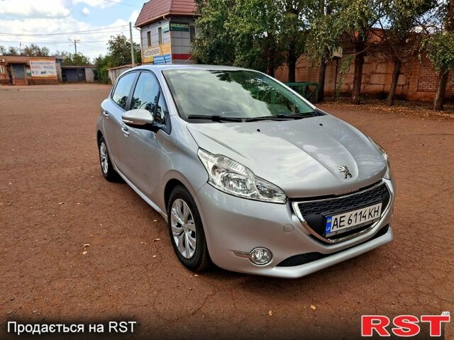 Серый Пежо 208, объемом двигателя 1.2 л и пробегом 73 тыс. км за 7500 $, фото 5 на Automoto.ua