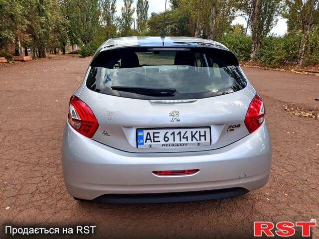 Серый Пежо 208, объемом двигателя 1.2 л и пробегом 73 тыс. км за 7500 $, фото 2 на Automoto.ua