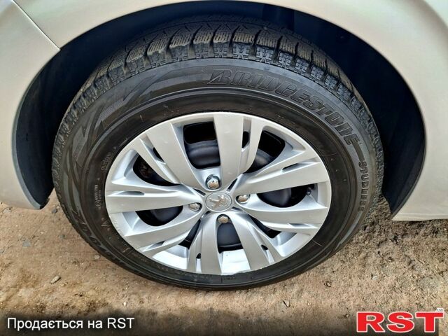 Серый Пежо 208, объемом двигателя 1.2 л и пробегом 73 тыс. км за 7500 $, фото 8 на Automoto.ua