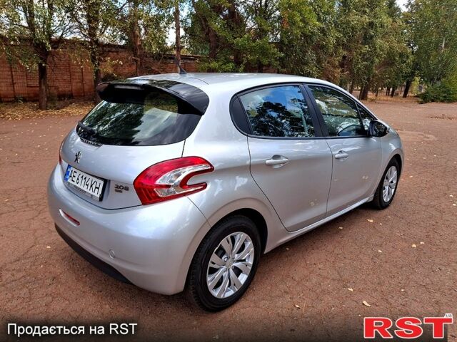 Серый Пежо 208, объемом двигателя 1.2 л и пробегом 73 тыс. км за 7500 $, фото 1 на Automoto.ua