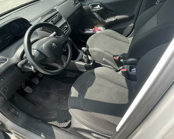 Серый Пежо 208, объемом двигателя 1 л и пробегом 123 тыс. км за 4400 $, фото 11 на Automoto.ua
