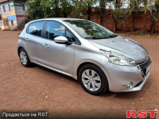 Серый Пежо 208, объемом двигателя 1.2 л и пробегом 73 тыс. км за 7500 $, фото 4 на Automoto.ua