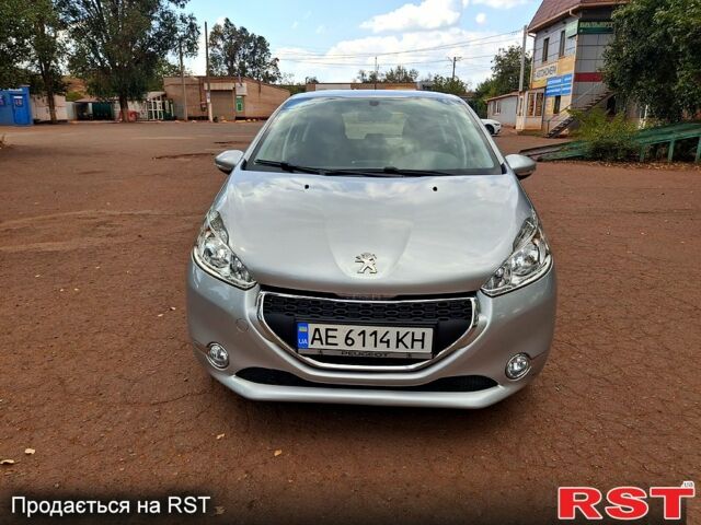 Серый Пежо 208, объемом двигателя 1.2 л и пробегом 73 тыс. км за 7500 $, фото 3 на Automoto.ua
