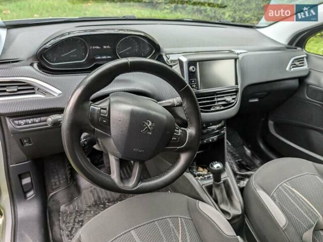 Серый Пежо 208, объемом двигателя 1.6 л и пробегом 219 тыс. км за 7800 $, фото 3 на Automoto.ua