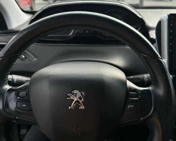 Серый Пежо 208, объемом двигателя 1.6 л и пробегом 190 тыс. км за 7100 $, фото 9 на Automoto.ua