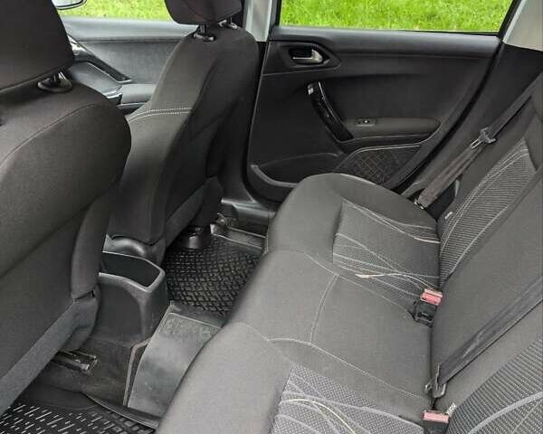 Серый Пежо 208, объемом двигателя 1.6 л и пробегом 219 тыс. км за 7800 $, фото 5 на Automoto.ua