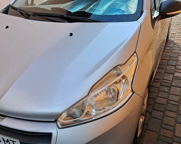 Серый Пежо 208, объемом двигателя 1.56 л и пробегом 159 тыс. км за 8200 $, фото 2 на Automoto.ua