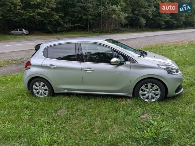 Серый Пежо 208, объемом двигателя 1.6 л и пробегом 219 тыс. км за 7800 $, фото 1 на Automoto.ua