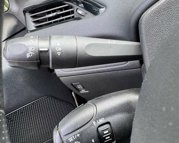 Сірий Пежо 208, об'ємом двигуна 1 л та пробігом 88 тис. км за 8100 $, фото 9 на Automoto.ua