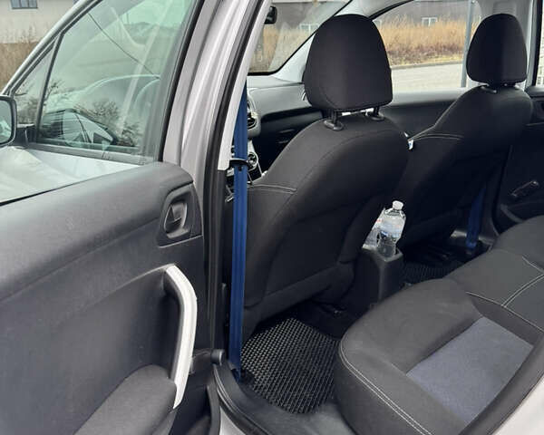 Сірий Пежо 208, об'ємом двигуна 1 л та пробігом 88 тис. км за 8100 $, фото 6 на Automoto.ua