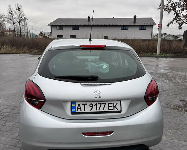 Сірий Пежо 208, об'ємом двигуна 1 л та пробігом 88 тис. км за 8100 $, фото 4 на Automoto.ua