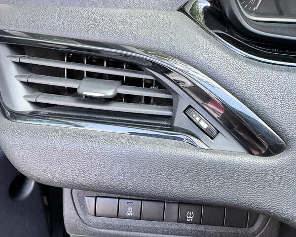 Сірий Пежо 208, об'ємом двигуна 1 л та пробігом 88 тис. км за 8100 $, фото 10 на Automoto.ua