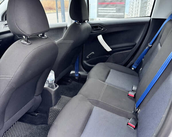 Сірий Пежо 208, об'ємом двигуна 1 л та пробігом 88 тис. км за 8100 $, фото 13 на Automoto.ua