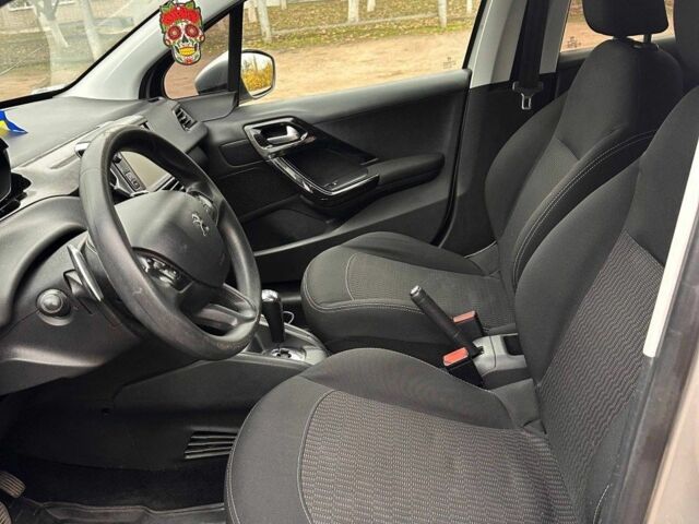 Серый Пежо 208, объемом двигателя 1.2 л и пробегом 172 тыс. км за 8700 $, фото 4 на Automoto.ua