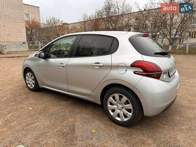 Серый Пежо 208, объемом двигателя 1.2 л и пробегом 172 тыс. км за 8700 $, фото 1 на Automoto.ua