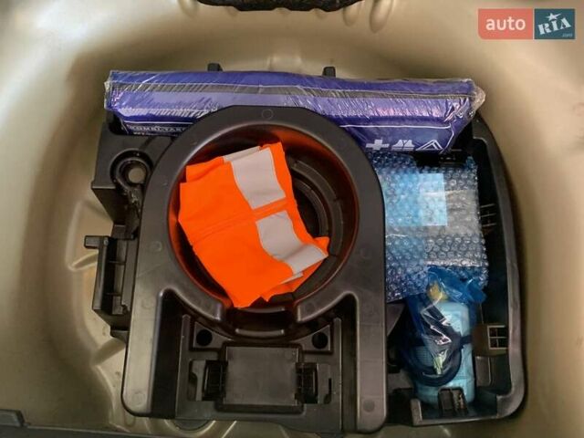 Серый Пежо 208, объемом двигателя 1.2 л и пробегом 121 тыс. км за 5999 $, фото 3 на Automoto.ua