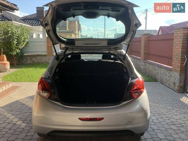 Серый Пежо 208, объемом двигателя 1.2 л и пробегом 121 тыс. км за 5999 $, фото 6 на Automoto.ua