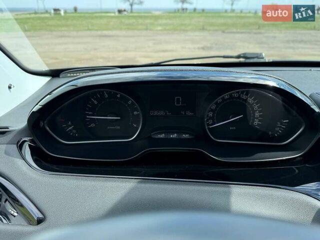 Серый Пежо 208, объемом двигателя 1.2 л и пробегом 37 тыс. км за 8600 $, фото 19 на Automoto.ua