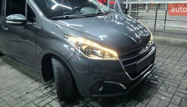 Серый Пежо 208, объемом двигателя 1.2 л и пробегом 37 тыс. км за 8600 $, фото 2 на Automoto.ua