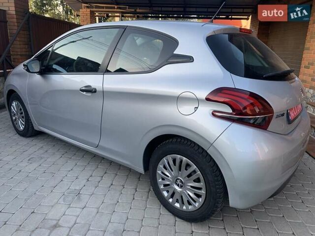 Серый Пежо 208, объемом двигателя 1.2 л и пробегом 121 тыс. км за 5999 $, фото 1 на Automoto.ua