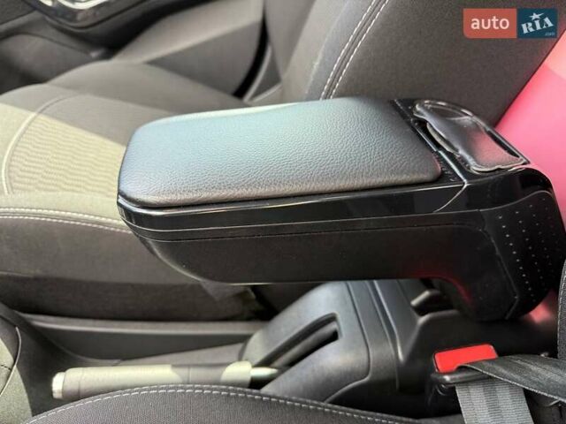 Серый Пежо 208, объемом двигателя 1.2 л и пробегом 37 тыс. км за 8600 $, фото 8 на Automoto.ua