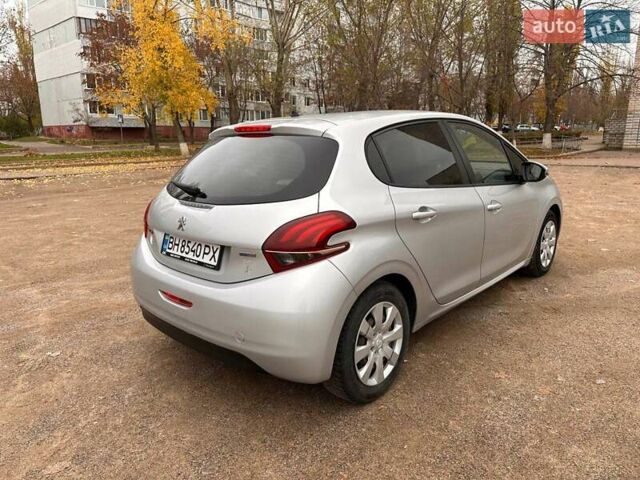 Серый Пежо 208, объемом двигателя 1.2 л и пробегом 172 тыс. км за 8700 $, фото 7 на Automoto.ua