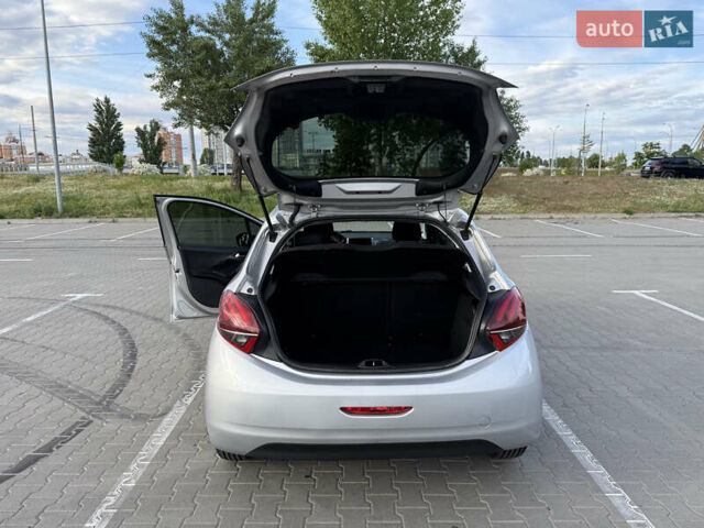 Серый Пежо 208, объемом двигателя 1.2 л и пробегом 119 тыс. км за 8500 $, фото 8 на Automoto.ua