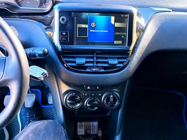 Синій Пежо 208, об'ємом двигуна 1.2 л та пробігом 206 тис. км за 6000 $, фото 7 на Automoto.ua