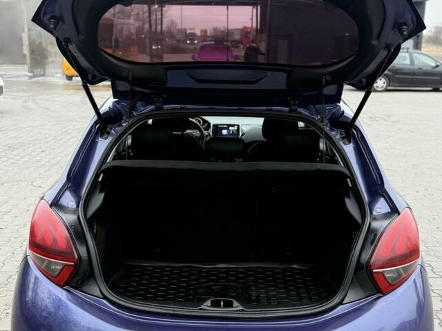 Синій Пежо 208, об'ємом двигуна 1.2 л та пробігом 120 тис. км за 8800 $, фото 6 на Automoto.ua