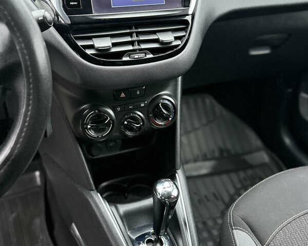 Синій Пежо 208, об'ємом двигуна 1.2 л та пробігом 120 тис. км за 8800 $, фото 9 на Automoto.ua