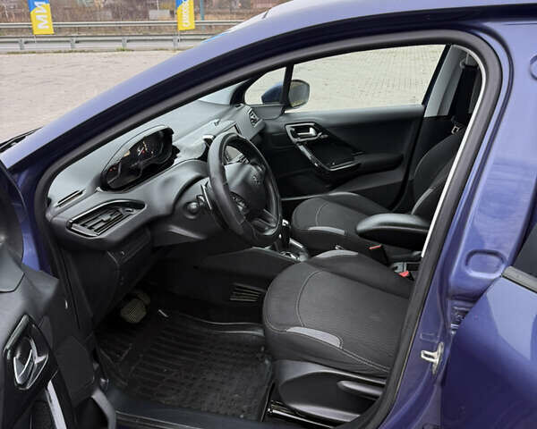 Синій Пежо 208, об'ємом двигуна 1.2 л та пробігом 120 тис. км за 8800 $, фото 10 на Automoto.ua