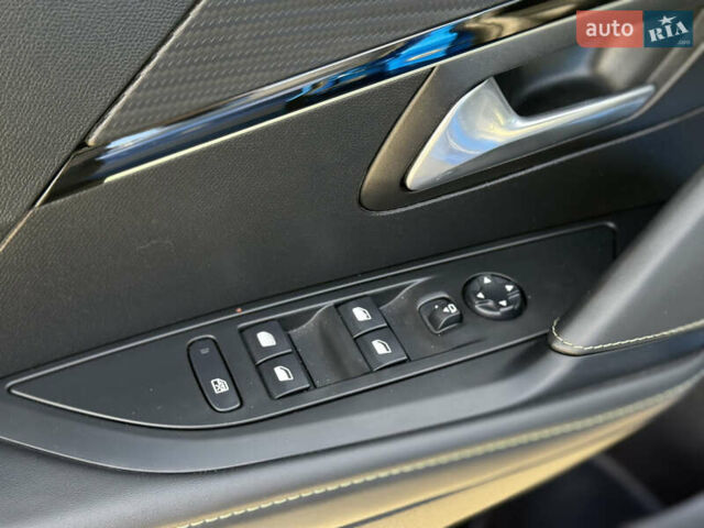 Синий Пежо 208, объемом двигателя 0 л и пробегом 135 тыс. км за 15700 $, фото 23 на Automoto.ua