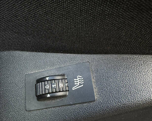 Помаранчевий Пежо 208, об'ємом двигуна 1.2 л та пробігом 125 тис. км за 8300 $, фото 25 на Automoto.ua