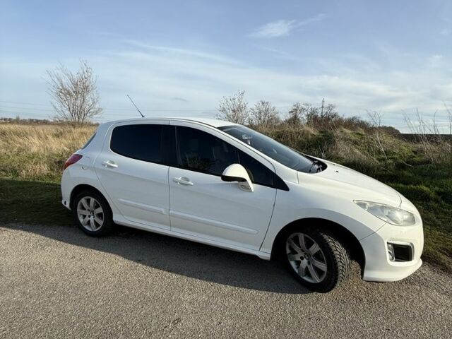 Белый Пежо 3008, объемом двигателя 1.6 л и пробегом 2 тыс. км за 6700 $, фото 4 на Automoto.ua