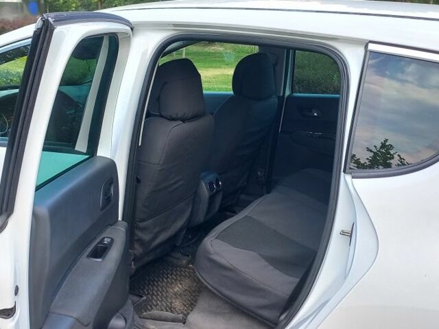 Белый Пежо 3008, объемом двигателя 2 л и пробегом 206 тыс. км за 11000 $, фото 7 на Automoto.ua