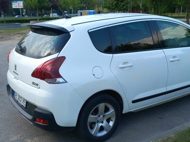 Белый Пежо 3008, объемом двигателя 2 л и пробегом 206 тыс. км за 11000 $, фото 12 на Automoto.ua