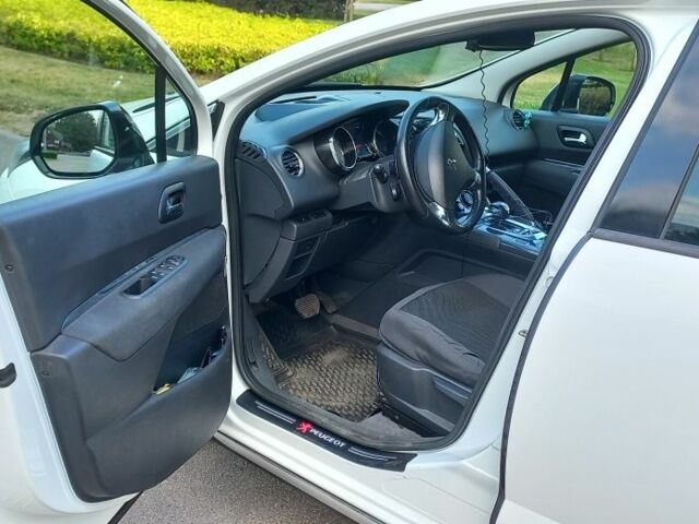 Белый Пежо 3008, объемом двигателя 2 л и пробегом 206 тыс. км за 11000 $, фото 8 на Automoto.ua