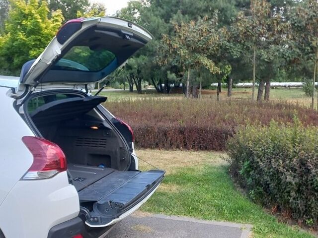 Белый Пежо 3008, объемом двигателя 2 л и пробегом 206 тыс. км за 11000 $, фото 11 на Automoto.ua