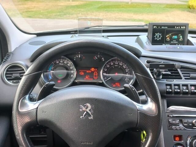 Белый Пежо 3008, объемом двигателя 2 л и пробегом 206 тыс. км за 11000 $, фото 4 на Automoto.ua