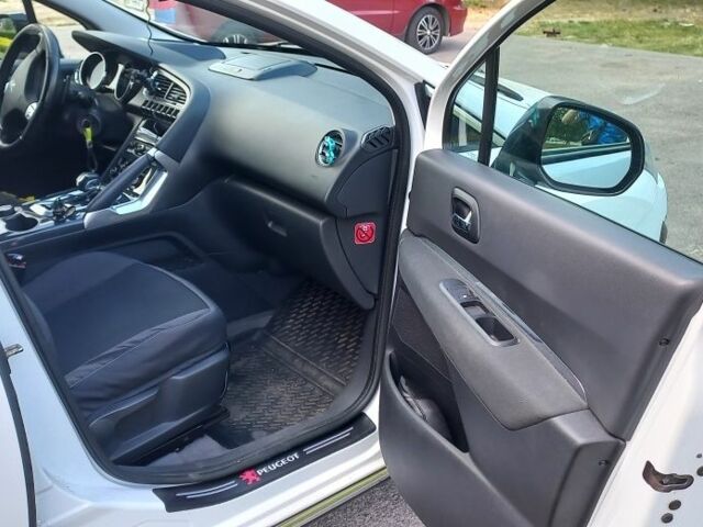 Белый Пежо 3008, объемом двигателя 2 л и пробегом 206 тыс. км за 11000 $, фото 9 на Automoto.ua